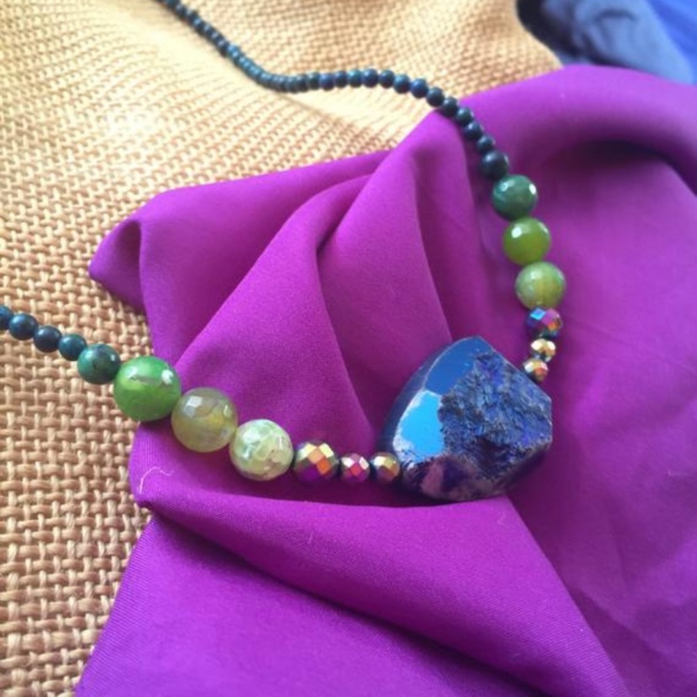 Handcrafted Beaded Necklace Zumbador - Picture 4 of 4